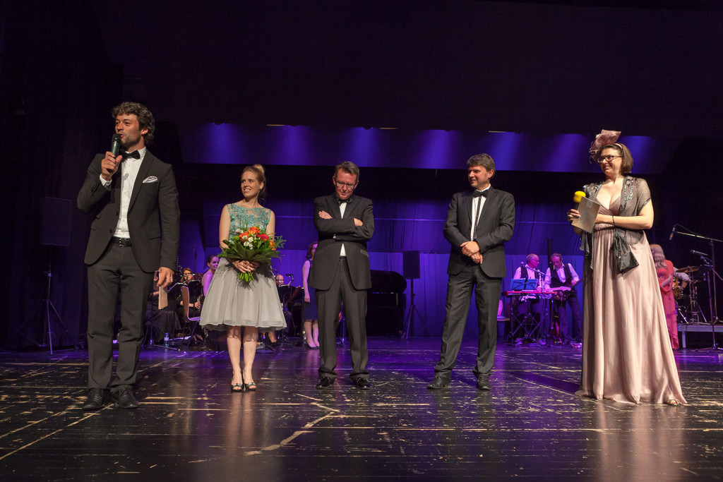 Janine_Bereuter_11_Sommerball2016 BY MIKE SIBLIK.jpg