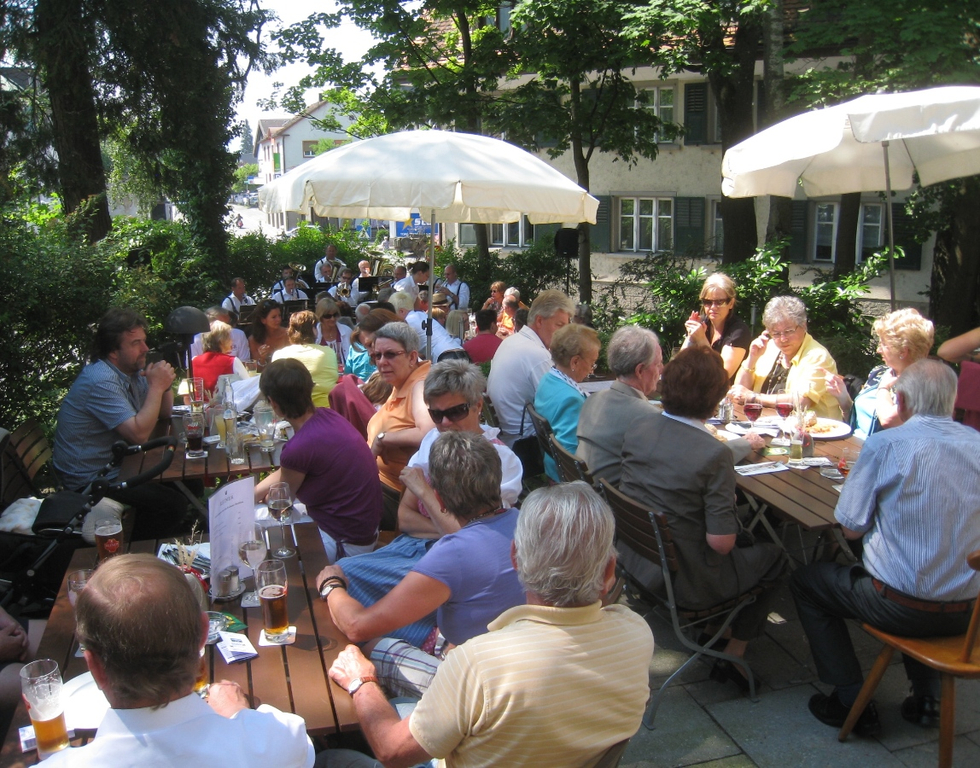 Frueschoppen Reiner mit Bierblosn 2010 _13__jpg-1277665036