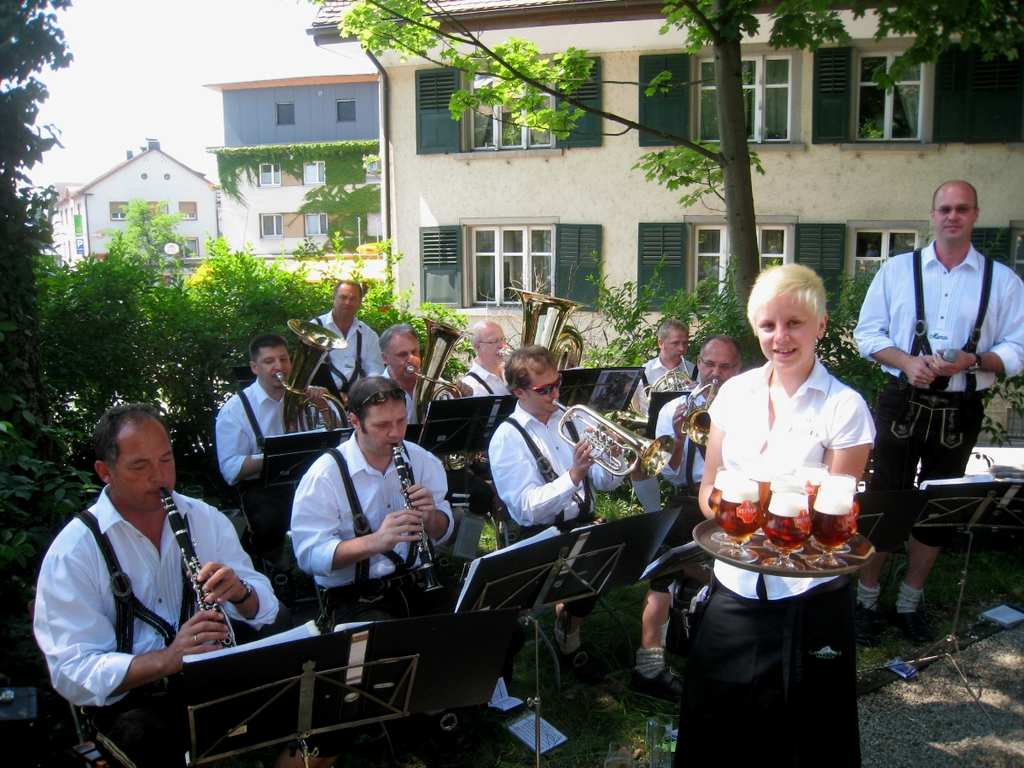 Frueschoppen Reiner mit Bierblosn 2010 _14__jpg-1277665051