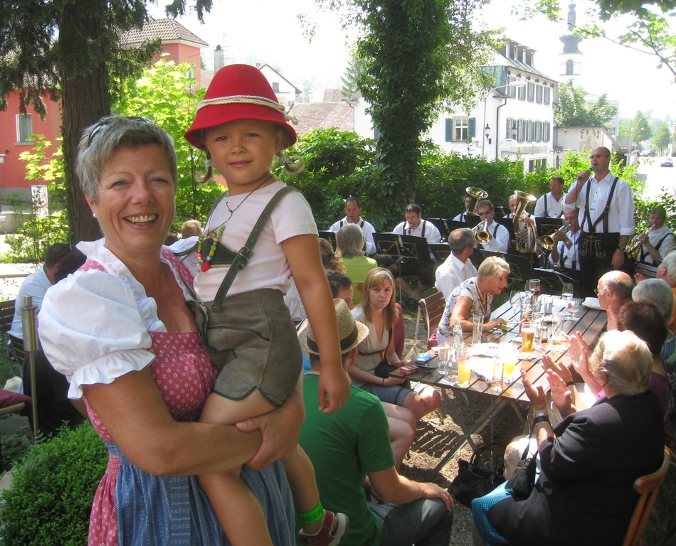 Frueschoppen Reiner mit Bierblosn 2010 _18__jpg-1277665098