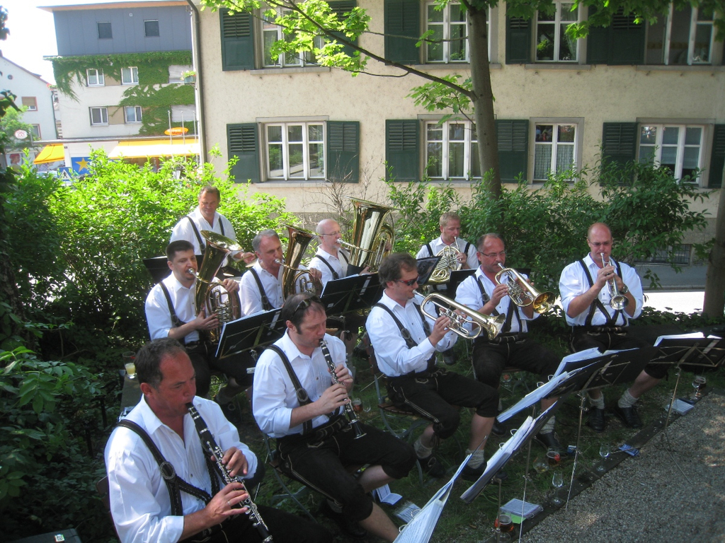 Frueschoppen Reiner mit Bierblosn 2010 _27__jpg-1277665204