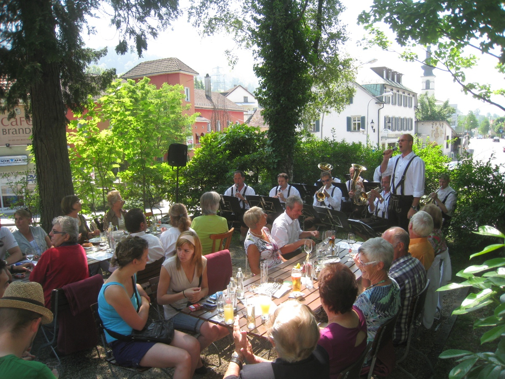 Frueschoppen Reiner mit Bierblosn 2010 _21__jpg-1277665135