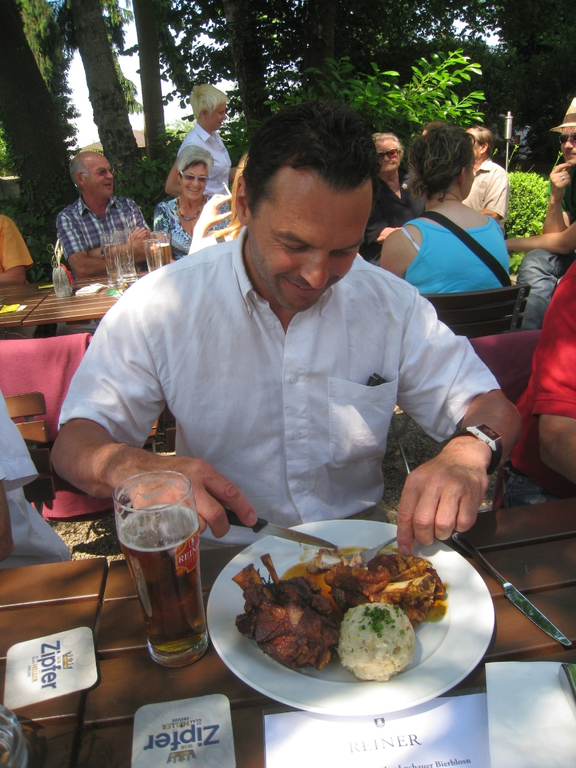 Frueschoppen Reiner mit Bierblosn 2010 _23__jpg-1277665162