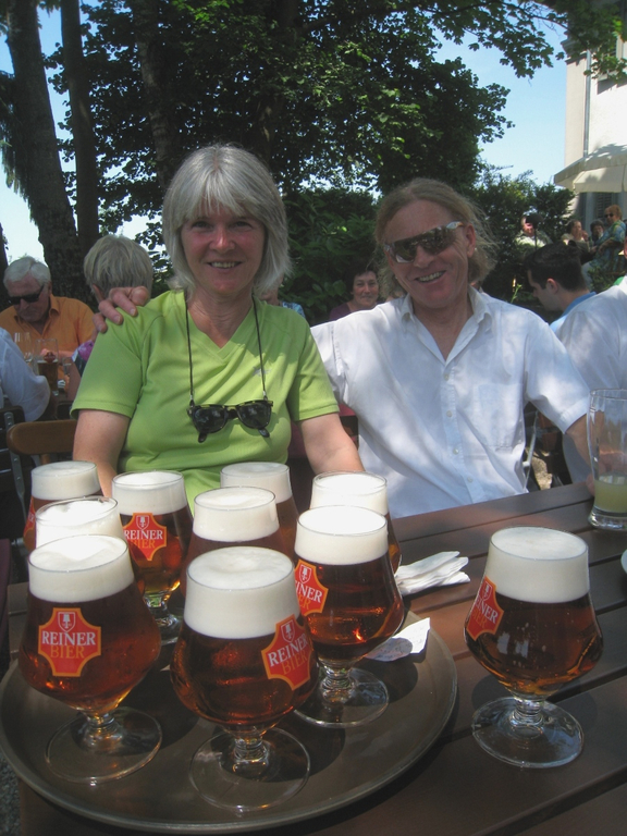 Frueschoppen Reiner mit Bierblosn 2010 _24__jpg-1277665175