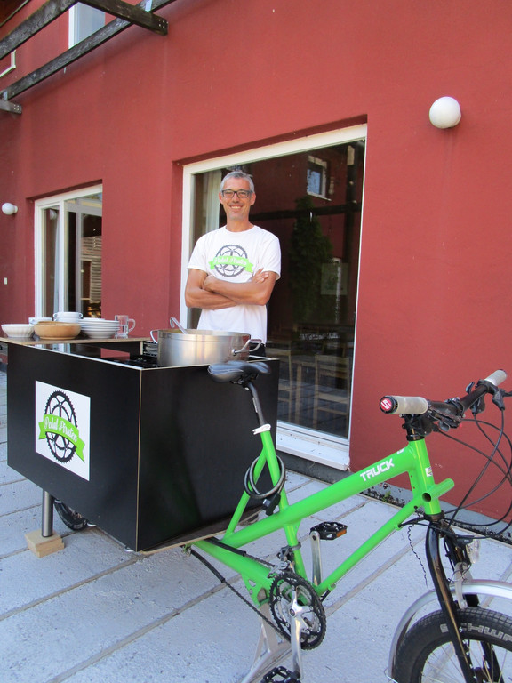 Der Pidalpirat Ralph versorgte die Besucher mit einer k__stlichen Gem__sesuppe - nat__rlich bio.jpg