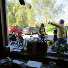 Dort geht es zum leckeren Gem__se im Hofladen.jpg