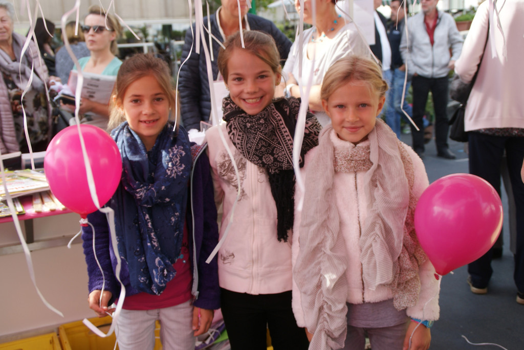 Hannah_ Emma_ Julie.JPG