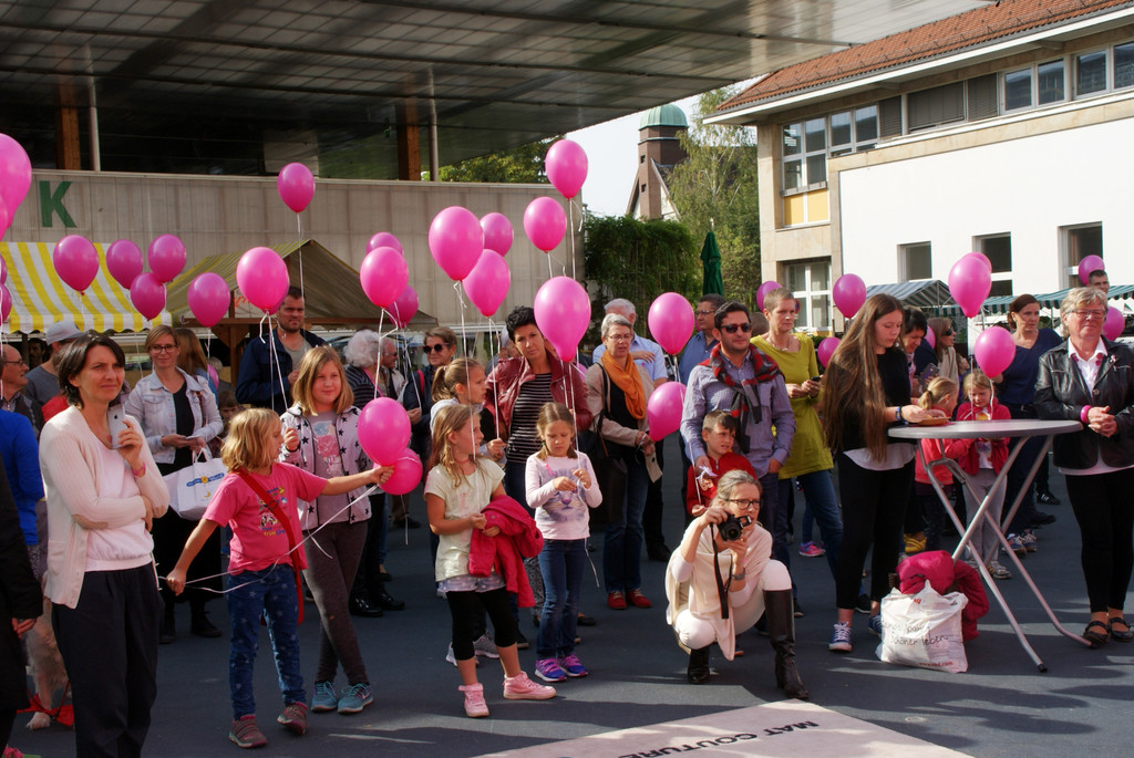 Lustenau trug Pink.JPG