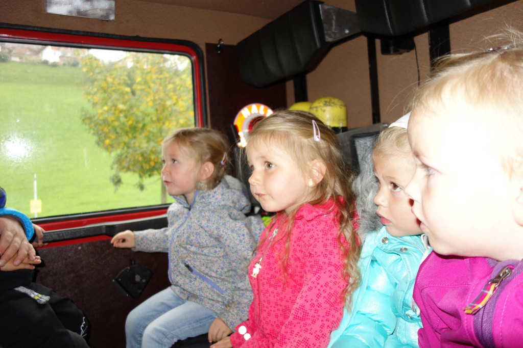 3_10_16 -Wir fahren Feuerwehrauto_ _4_.JPG