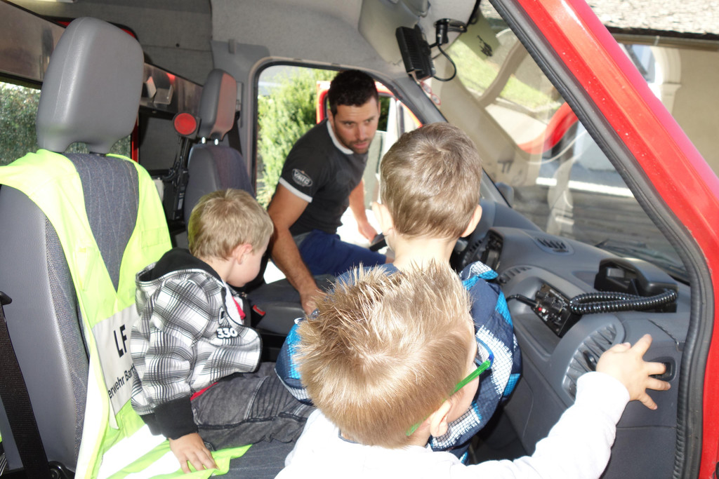 Wir fahren Feuerwehrauto_ _15_.JPG