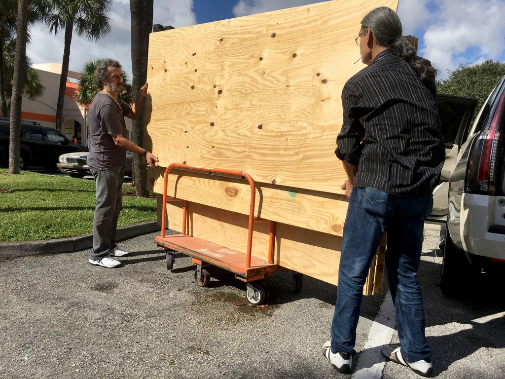 Hurricane_Matthew_US_Preparations_1.jpg