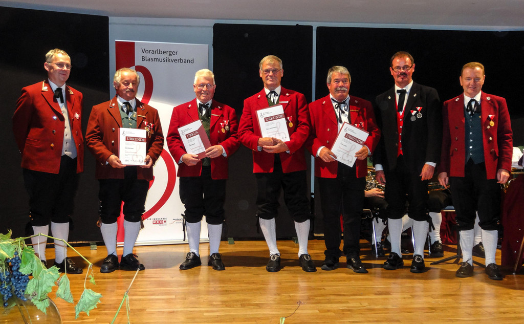 4-VBV-Goldene_Ehrenspange_50_Jahre.jpg