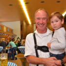 Oktoberfest Kl__sterle Samuel mit Papa Klaus.jpg