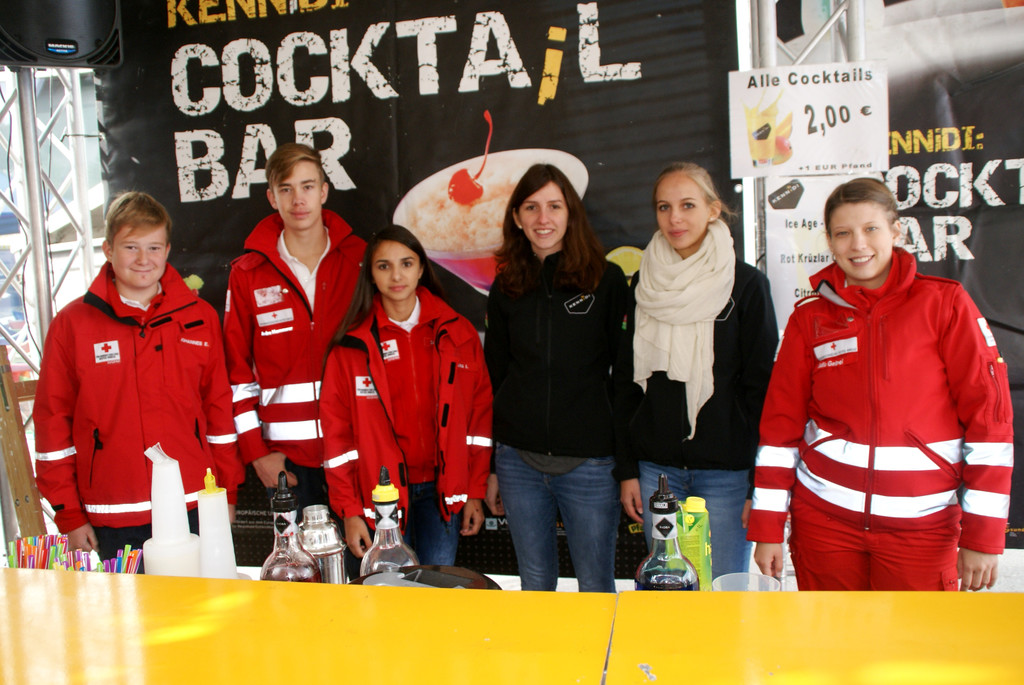 Feine alkoholfreie Drinks gab es an der Kennidi-Bar.JPG