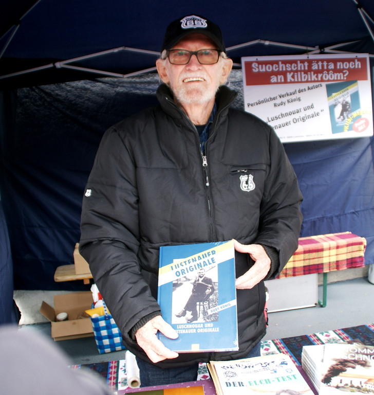 Rudy K__nig mit seinen Lustenauer Originalen.JPG