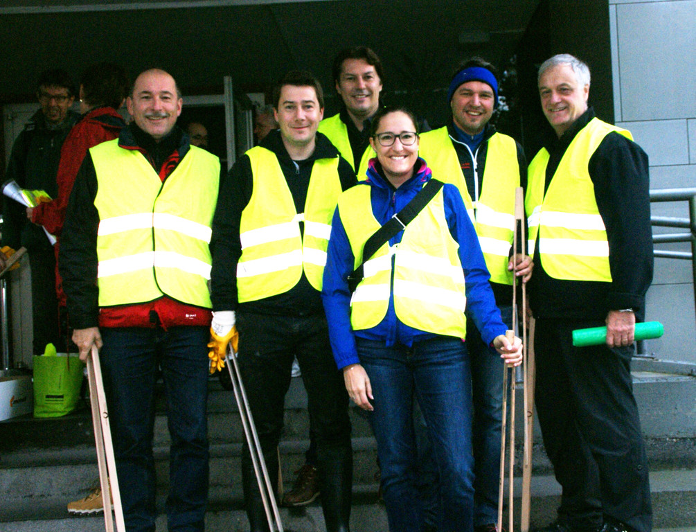 Der Gemeindevorstand war p__nktlich zur Stelle.JPG