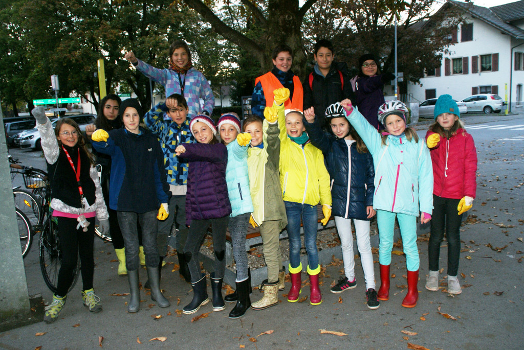 Viele Kinder beteiligten sich an der Tour durch die Marktgemeinde.JPG