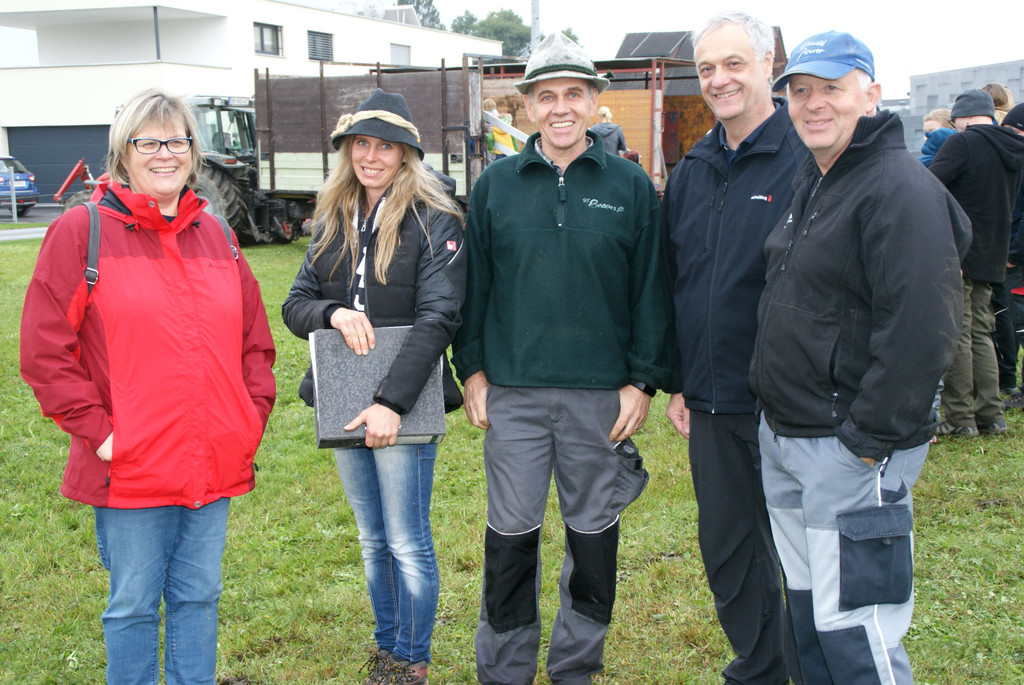 v_li_ Susanne Andexlinger_ Martina Riedmann_ Kurt Hofer_ Walter Natter_ Reinhard Hofer _Obmann Viehzuchtgenossenschaft_.JPG