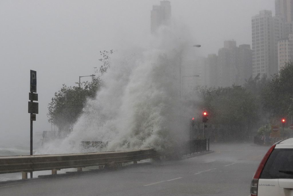 Hong_Kong_Asia_Typhoon_1.jpg