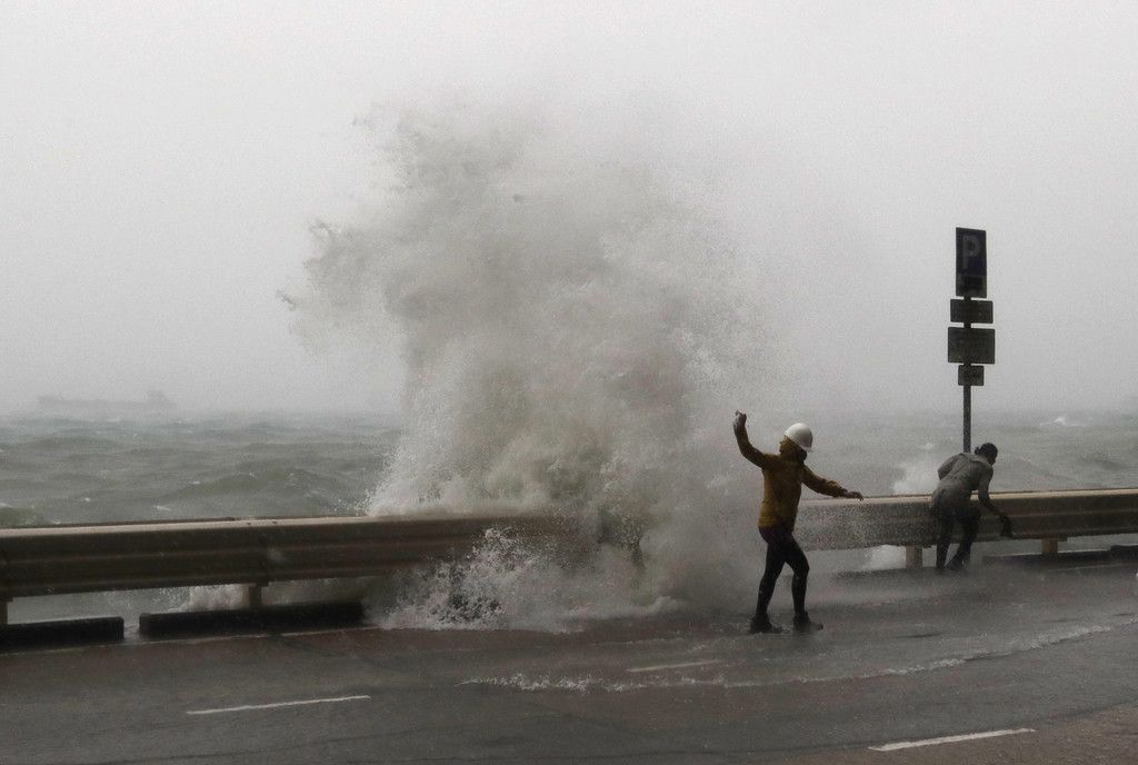 Hong_Kong_Asia_Typhoon_2.jpg
