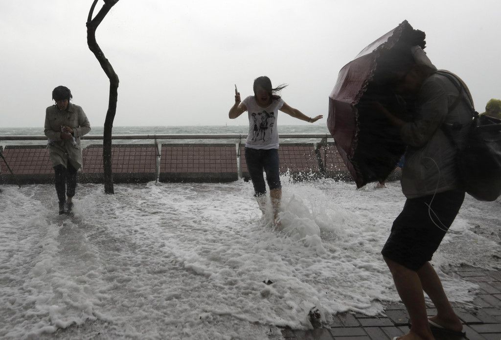 Hong_Kong_Asia_Typhoon_5.jpg