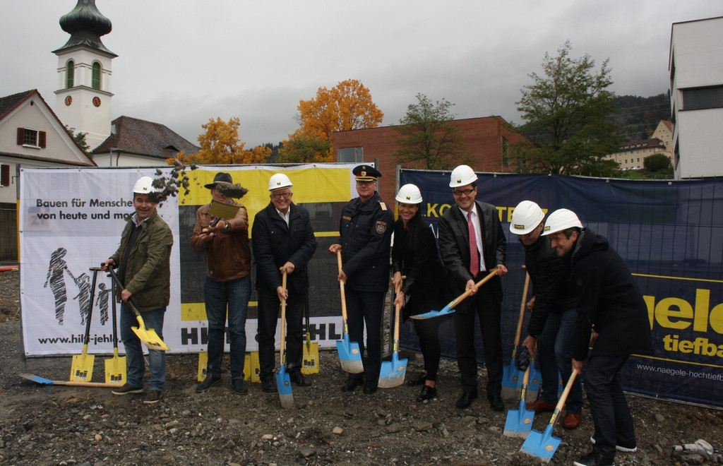 Lochau Gemeinschaftshaus SPATENSTICH 2016 _2_.JPG