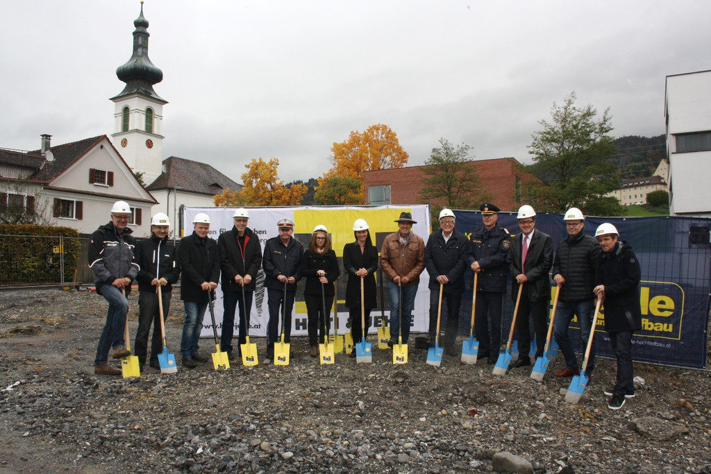 Lochau Gemeinschaftshaus SPATENSTICH 2016 _23_.JPG