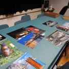 Die Bilder werden f__r die Ausstellung gerahmt_.jpg