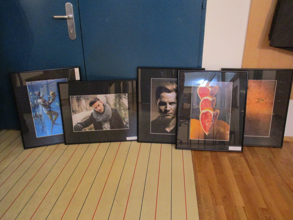 Die Fotos stehen bereit f__r die Ausstellung_.jpg