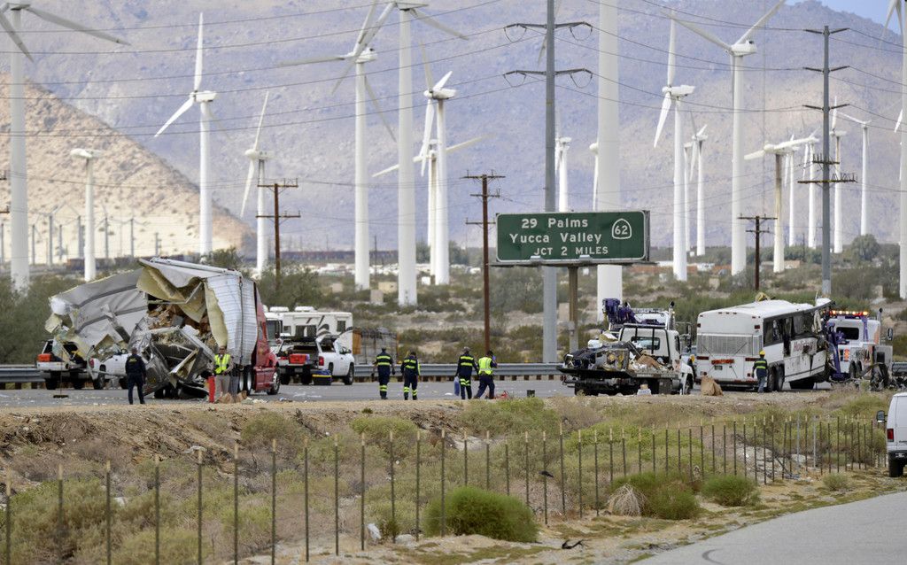 Fatal_Tour_Bus_Crash_6.jpg
