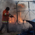 Brände im Flüchtlingslager von Calais