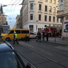 Leserreporter bei Unfall in Währing: Kleinbus crashte mit Straßenbahn