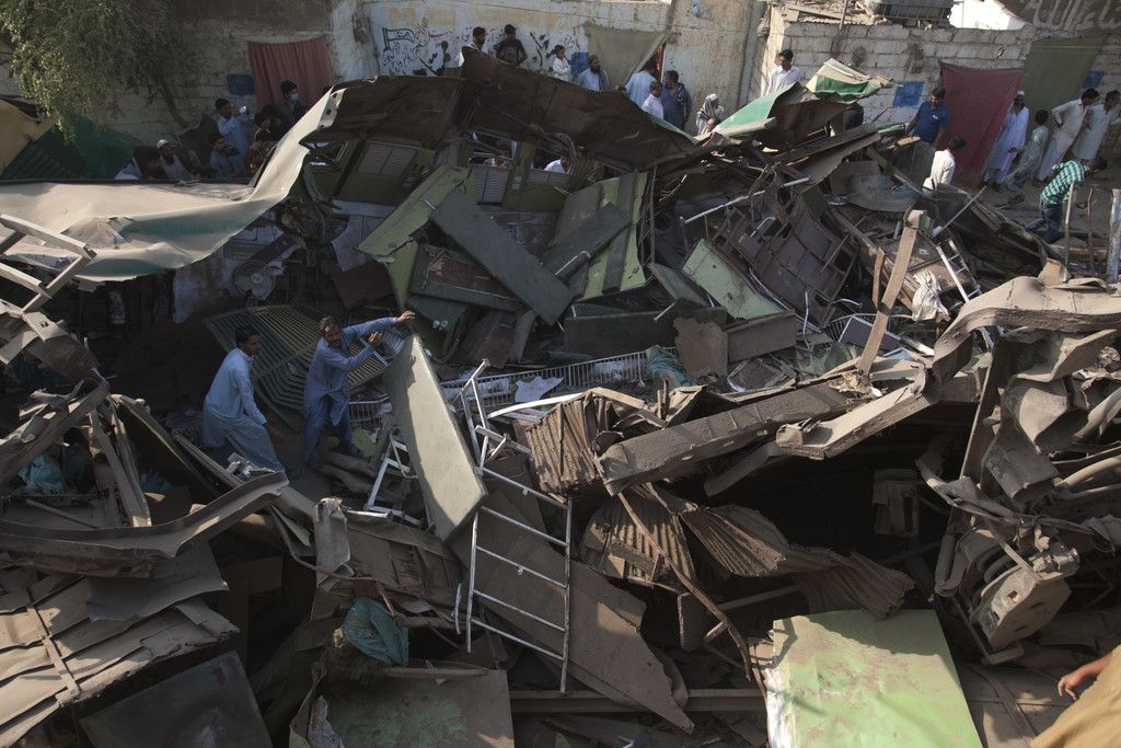 Pakistan_Train_Accident_3.jpg