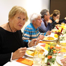 KOE_Pfr Georg kocht fuer Dach ueberm Kopf 16.jpg