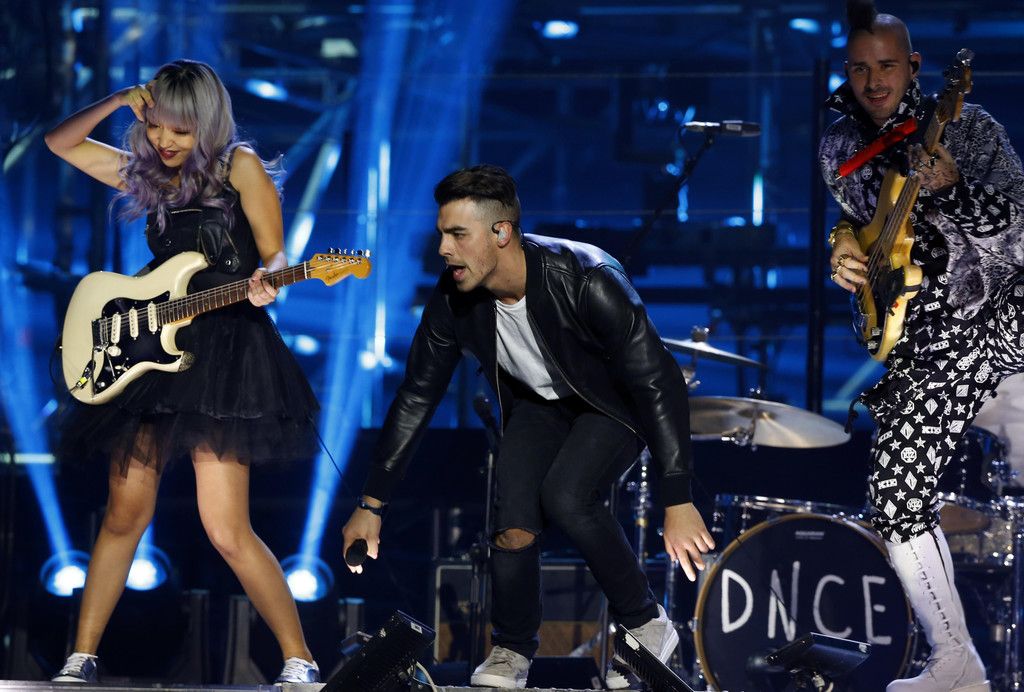 APTOPIX_Netherlands_MTV_EMA_2016_1.jpg