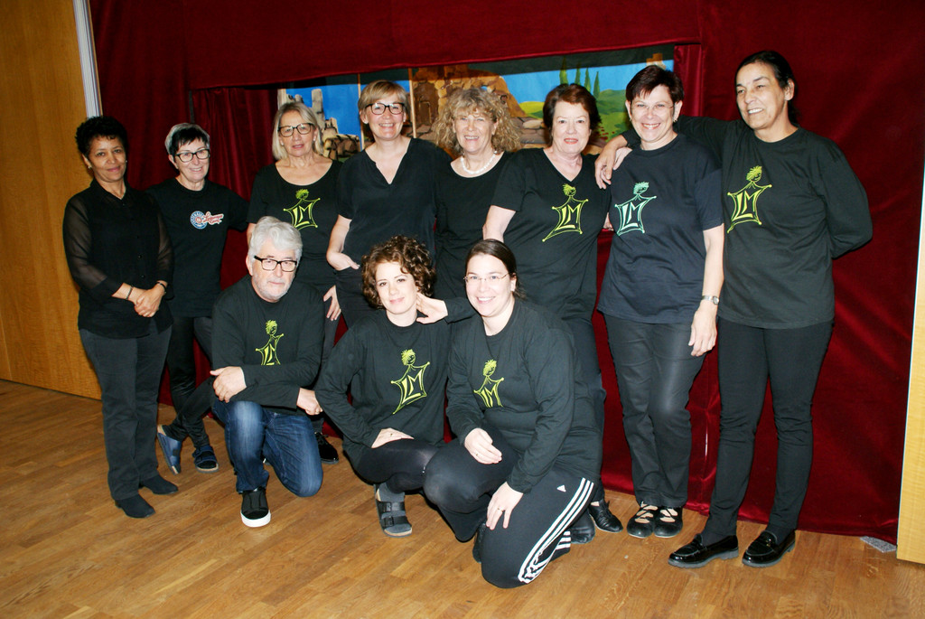 Die K__nstler hinter den Marionetten.JPG