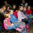 Gespannt wurde das Geschehen auf der B__hne verfolgt.JPG