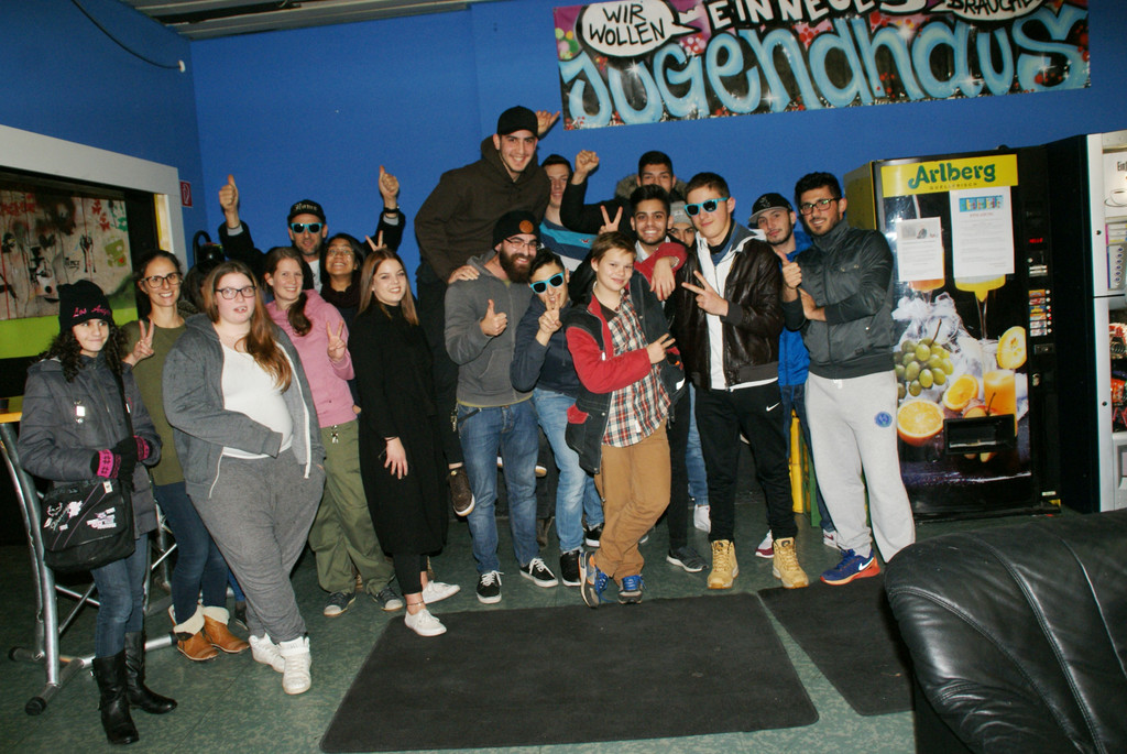 Junge Leute engagieren sich.JPG