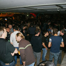 Im Reichshofsaal dr__ngten sich die Musikfans bei den Meisterrockern.JPG