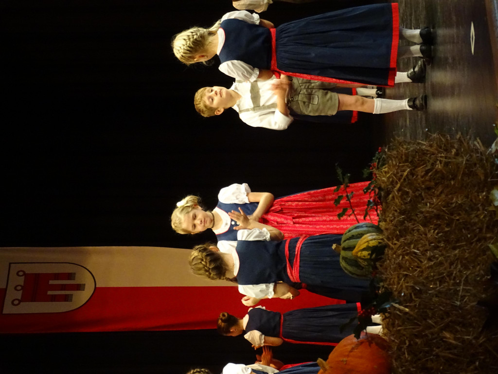 Kindergruppe Trachtenverein.JPG