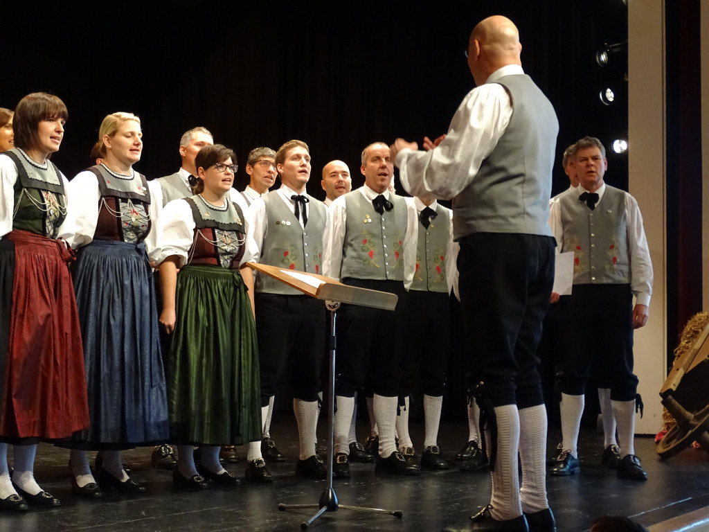Chor Trachtengruppe.JPG