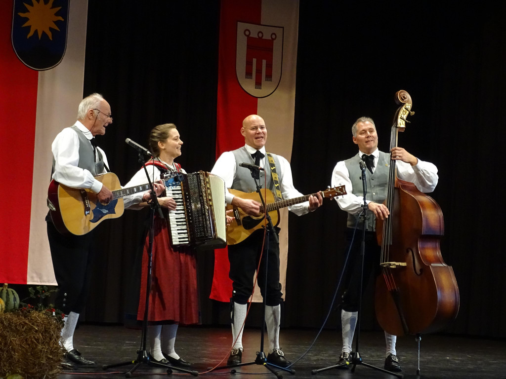 Volksmusikgruppe.JPG