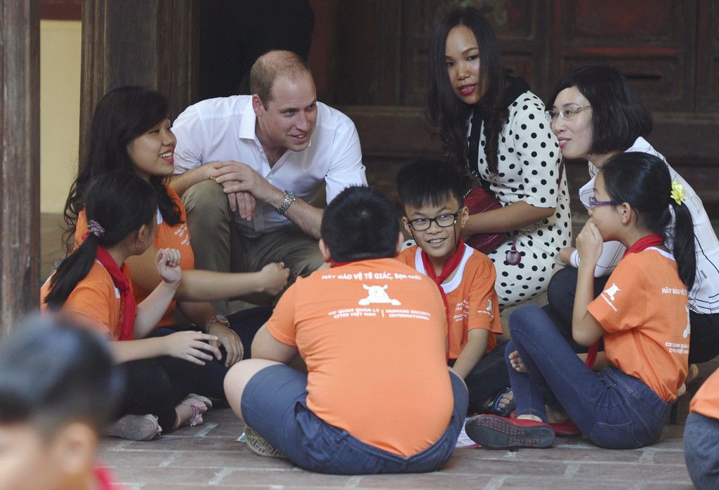 APTOPIX_Vietnam_Britain_Prince.jpg