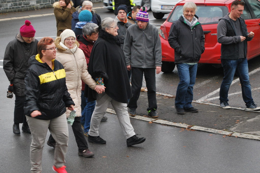 Gemeinsamer Spaziergang zum Kolpinghaus.JPG