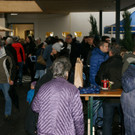 Die Besucher st__rmten den Kr__mlemarkt.JPG