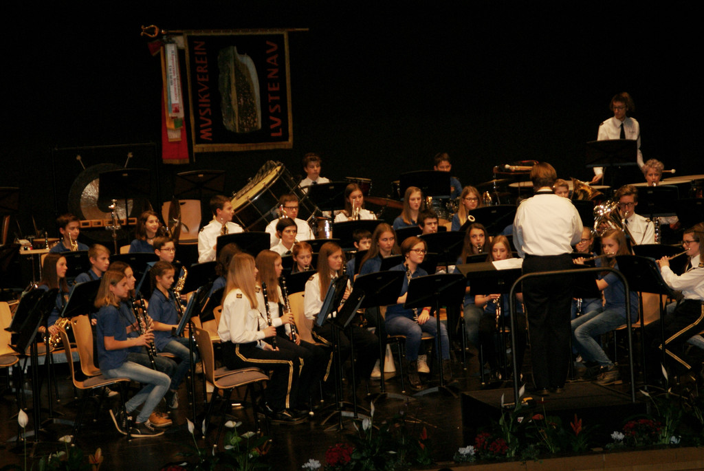 Die Jugendmusik er__ffnete das Konzert.JPG