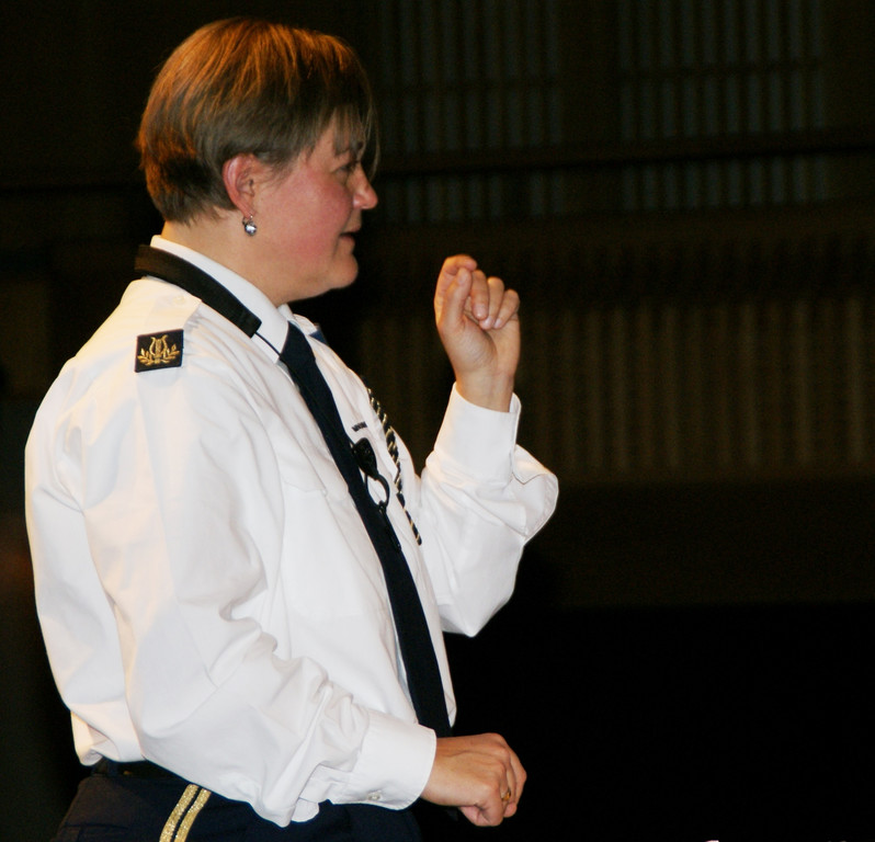 Gaby K__nig-Warenitsch dirigierte die Jugendmusik.JPG