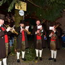 stimmungsvolle_blasmusik_unterm_christba_004492751.jpg