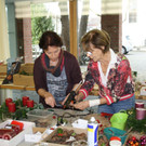 Adventkranzbinden MISSIONSKREIS der Pfarre 2016 _4_.JPG