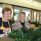 Adventkranzbinden MISSIONSKREIS der Pfarre 2016 _9_.JPG